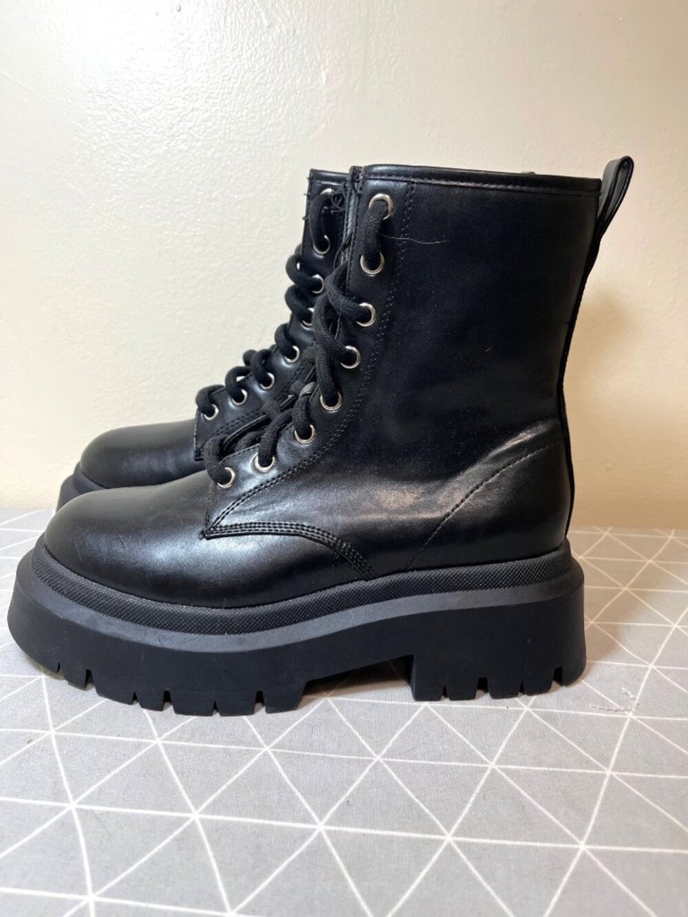 NWOT No Boundaries Combat Boots Black Wmns  7 Side Zip Goth Grunge